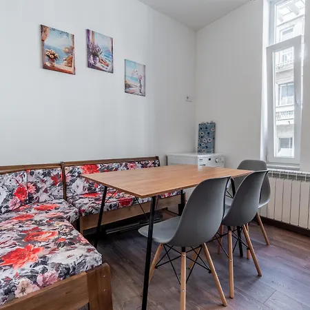 Vitoshka - R2 بيت ضيافة