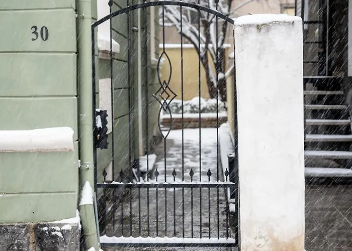 Vitoshka - R2 ゲストハウス *